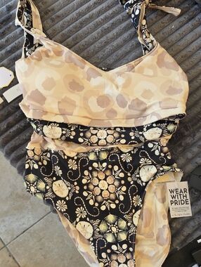 Emily McCarthy Reversable Lottie Bikini Set In Shell Soiree/Neutral Cheetah XL